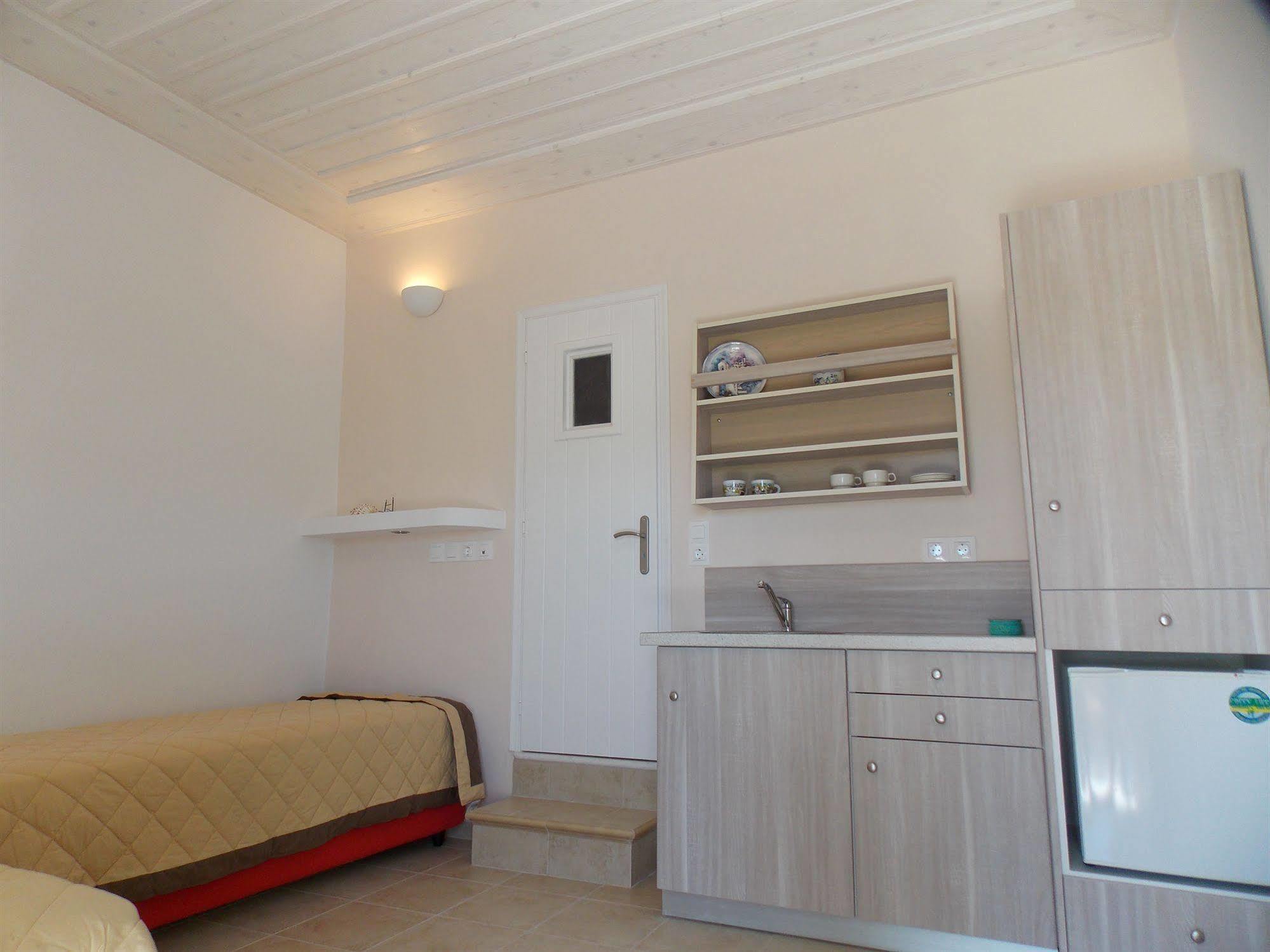 Galaxy Hotel Milopótasz Kültér fotó