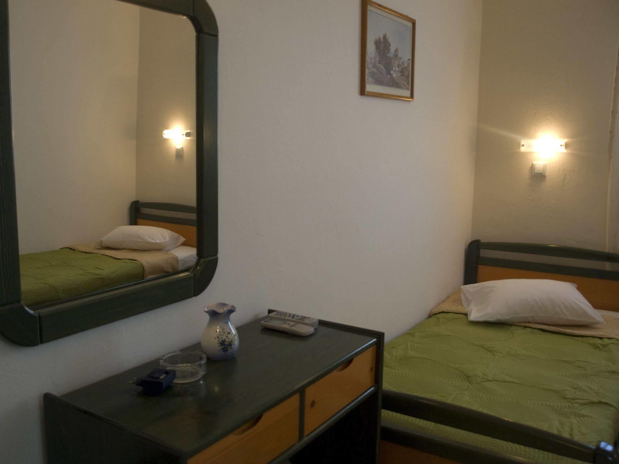 Galaxy Hotel Milopótasz Kültér fotó