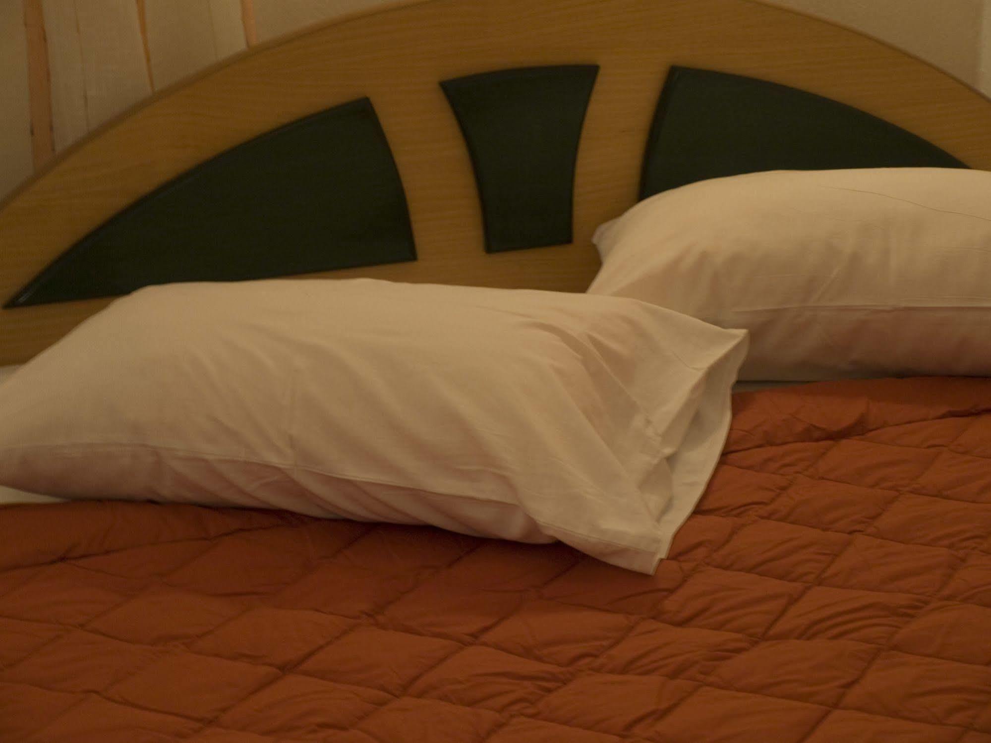 Galaxy Hotel Milopótasz Kültér fotó