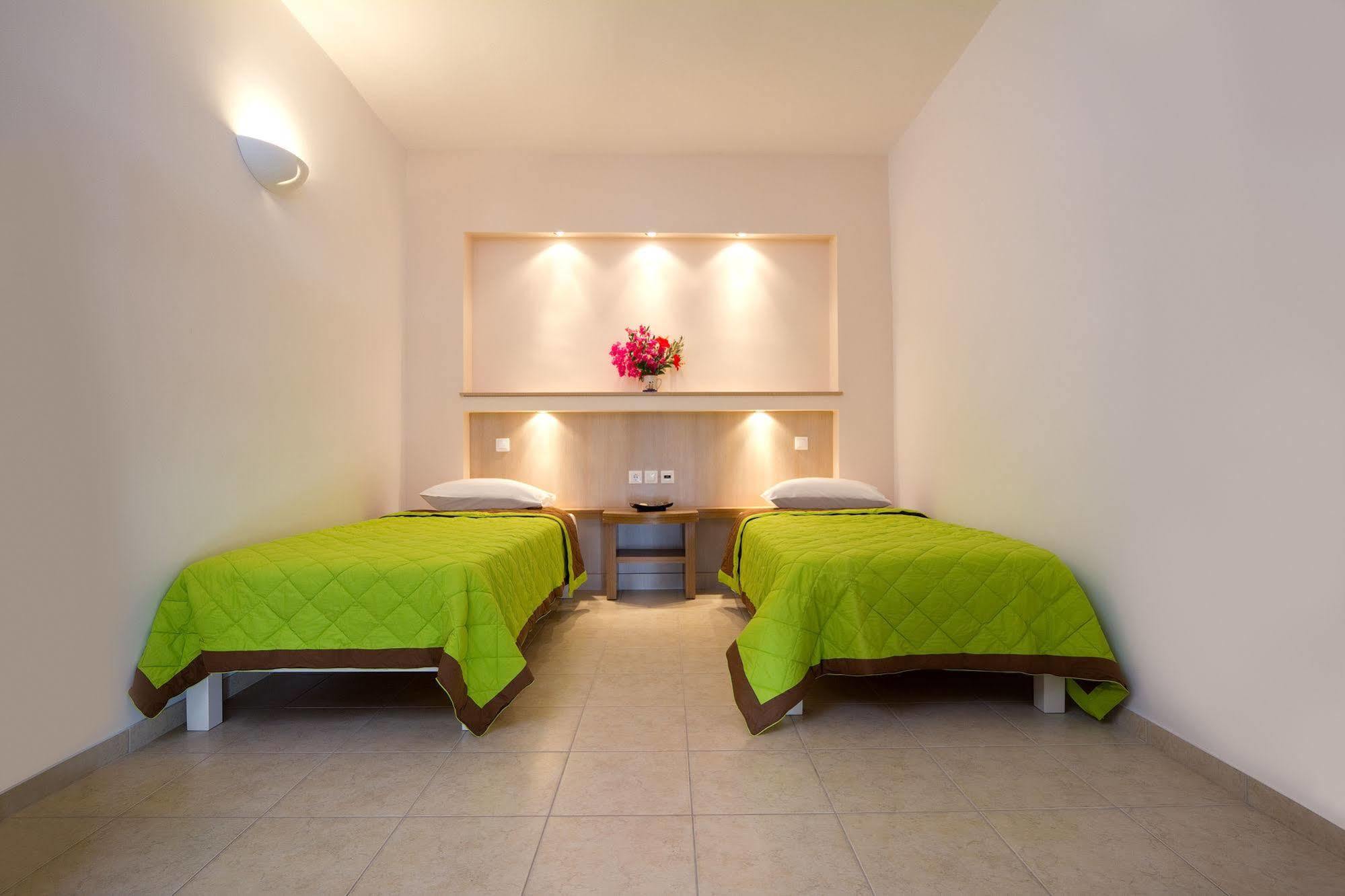 Galaxy Hotel Milopótasz Kültér fotó